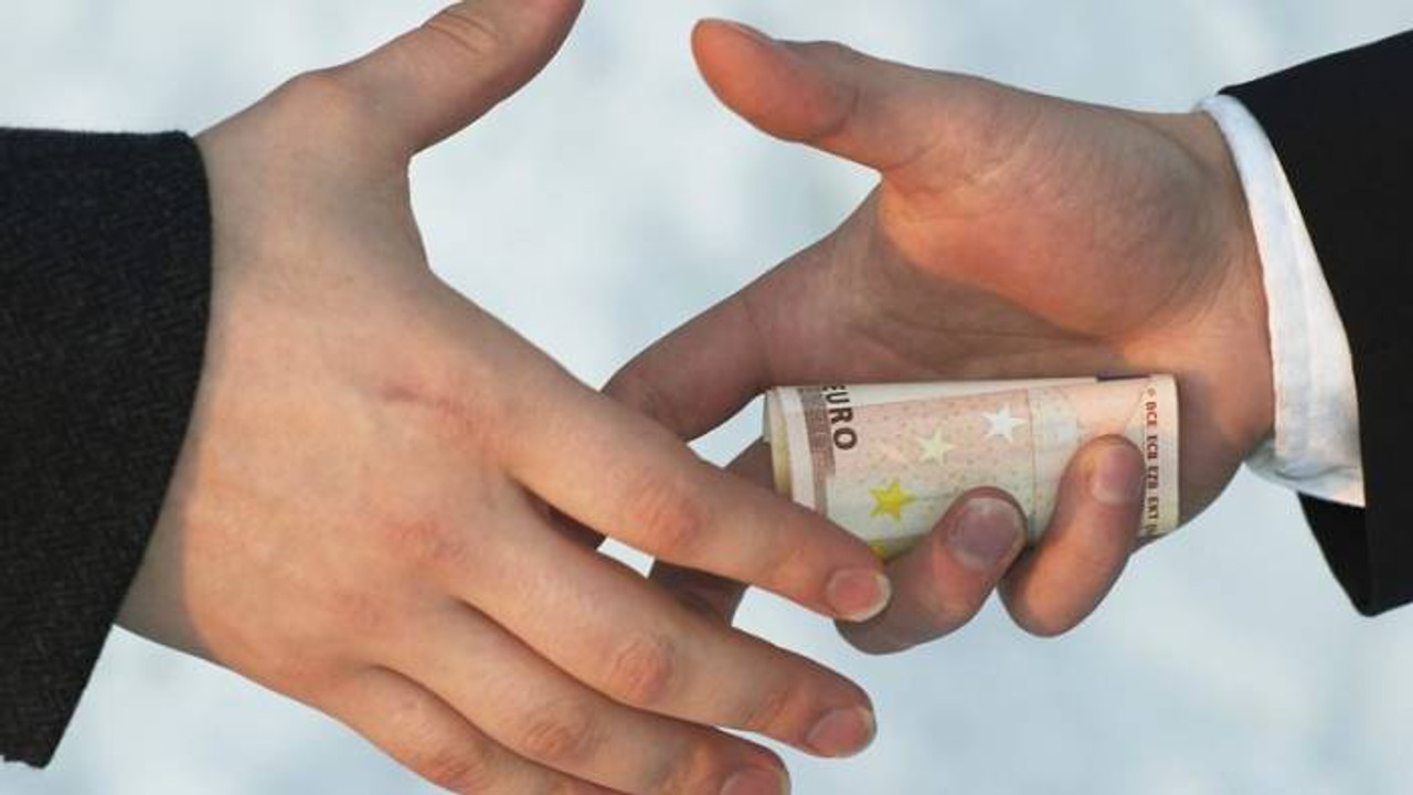 Kurum yetkilileri müdür ve amirler neden menfaatsiz bir şekilde neden taraf olsunlar 